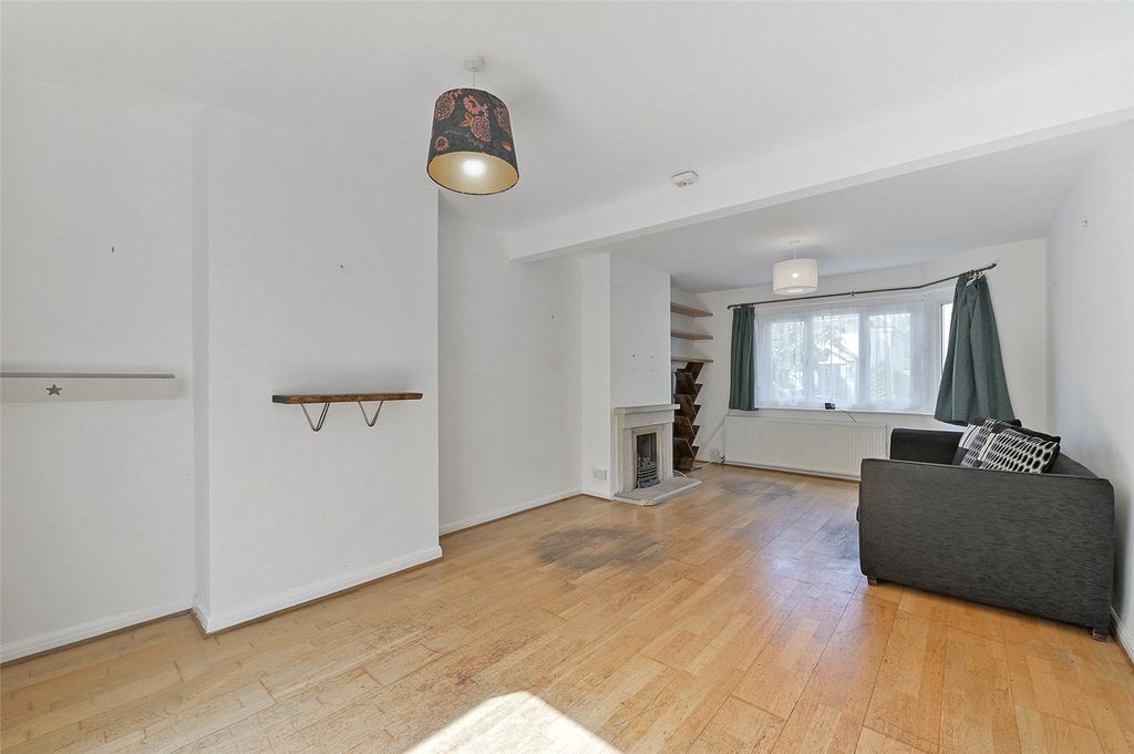 Property photo 3 of 13 Sitting Room