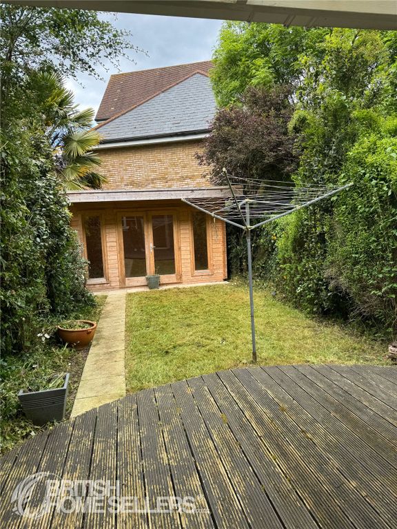 Property photo 2 of 15 Picture No. 23