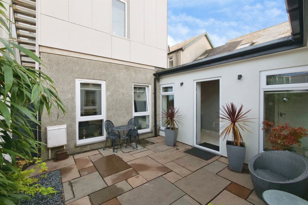 Property photo 1 of 28