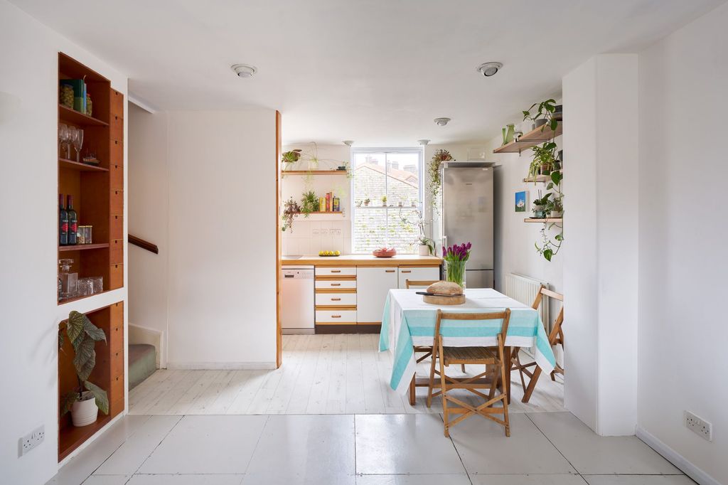 Property photo 1 of 12 Fremont Street E9