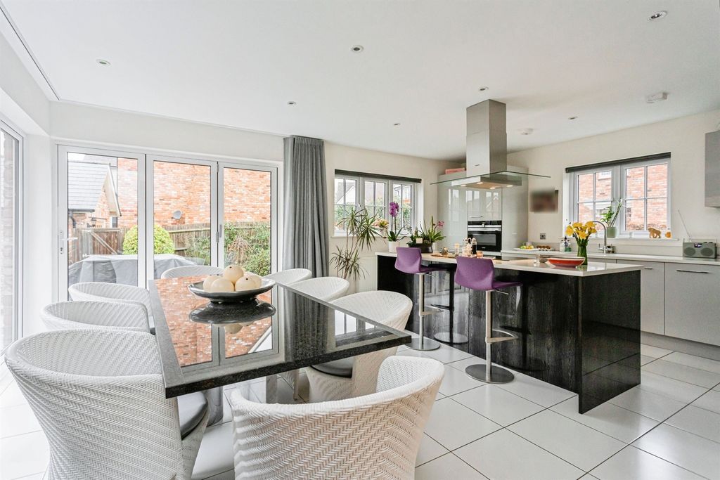 Property photo 3 of 25