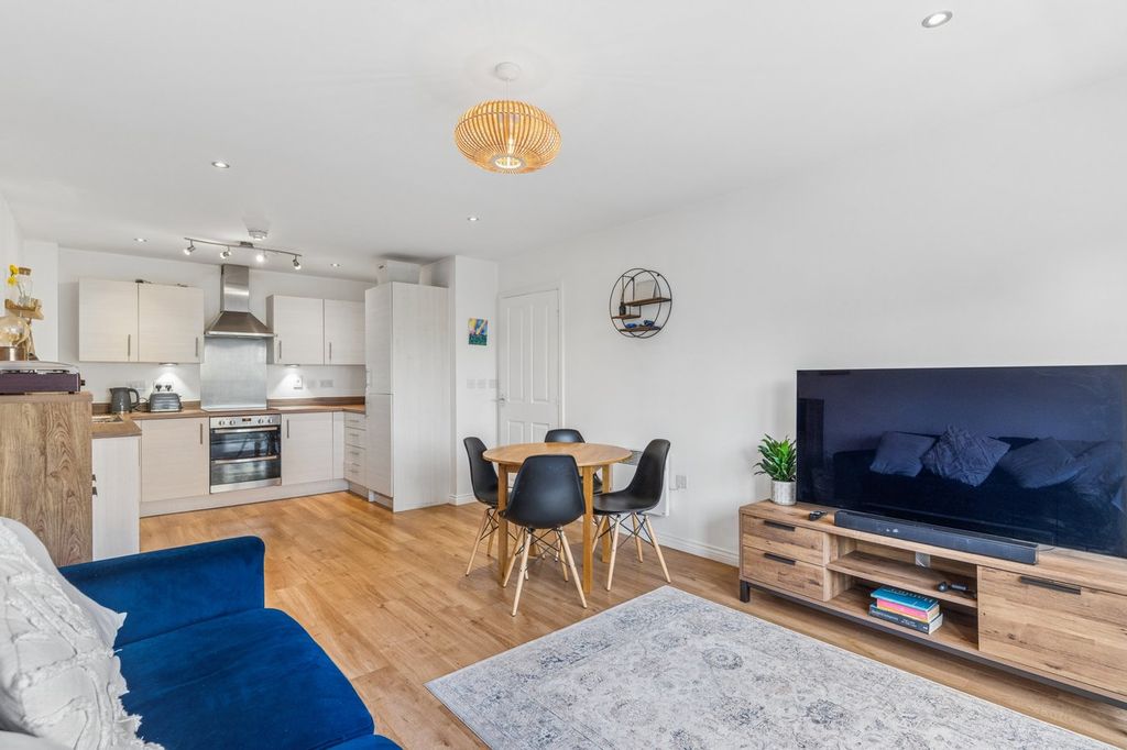 Property photo 2 of 21