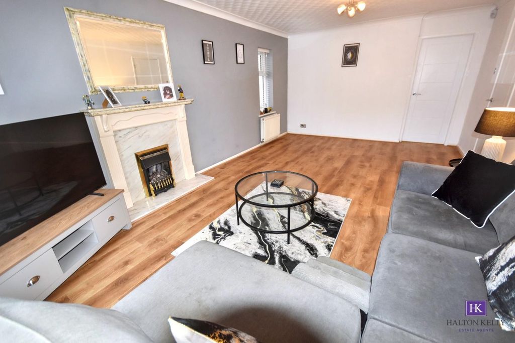 Property photo 2 of 31 Lounge/Diner Angle 2