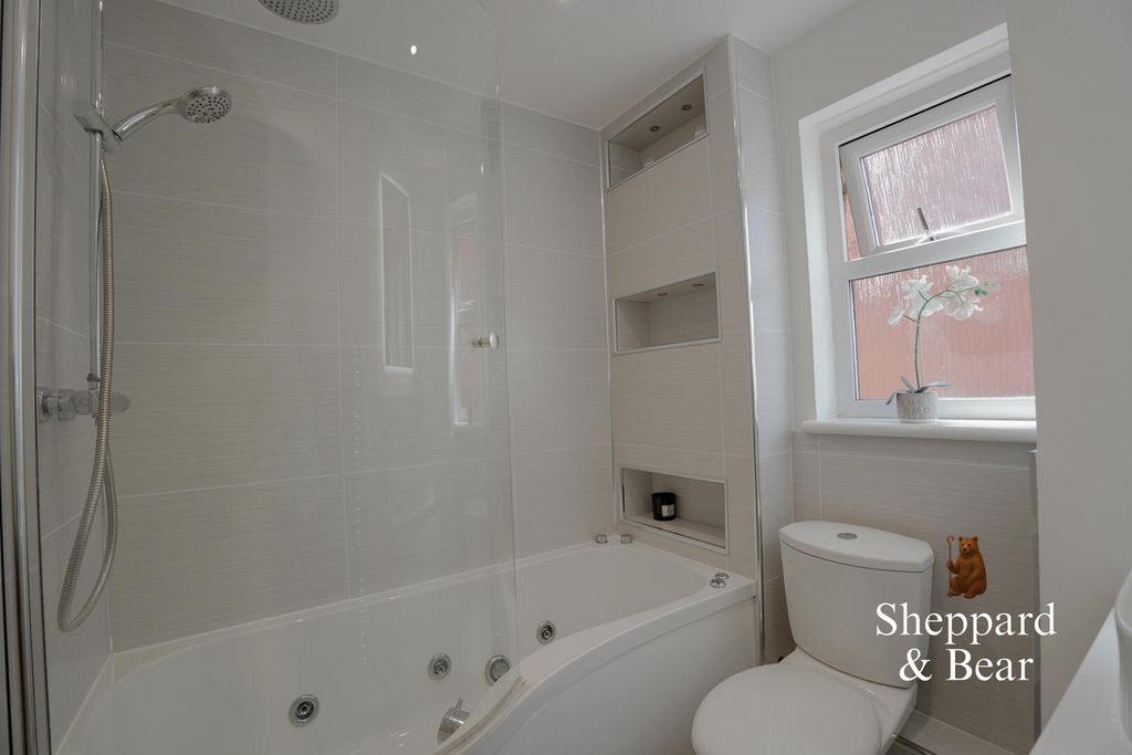 Property photo 3 of 48 Bathroom