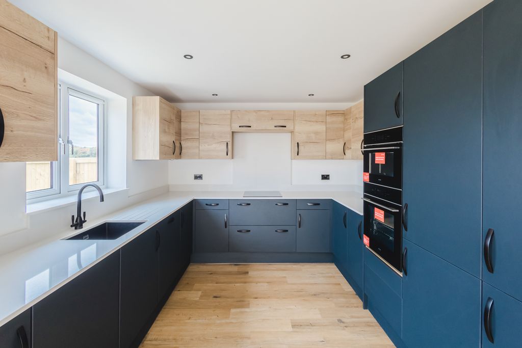 Property photo 2 of 23 251007W022