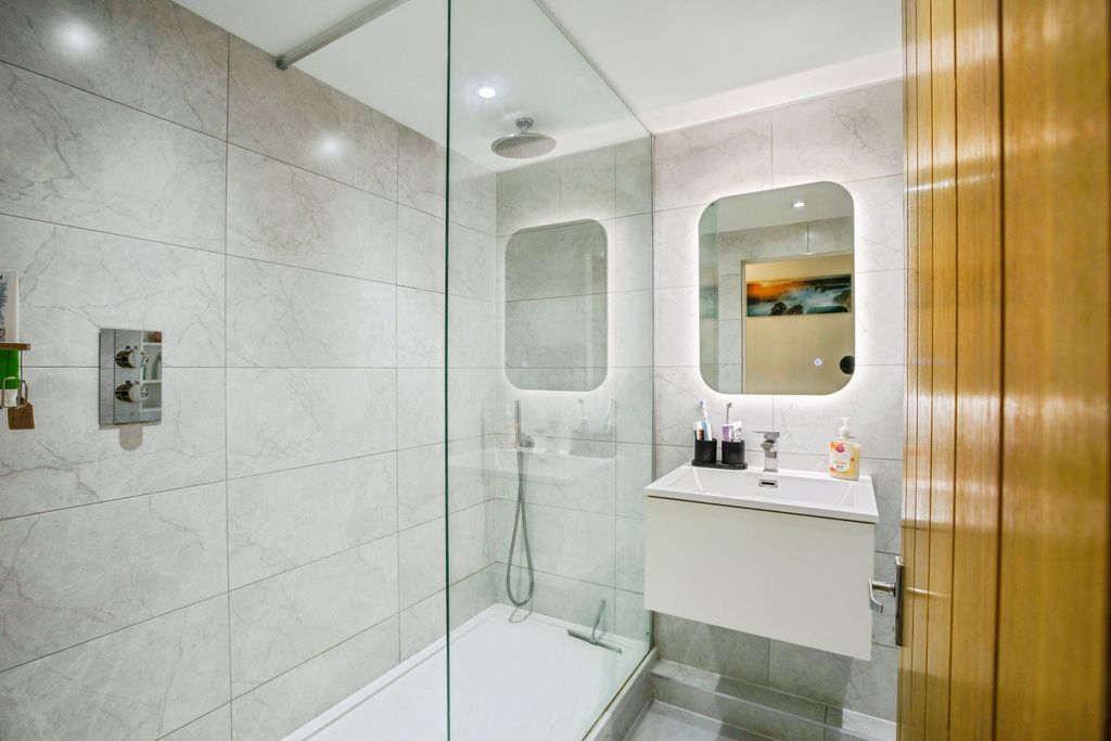 Property photo 3 of 19 Shower Room