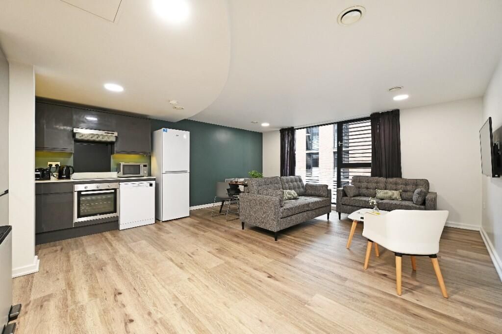 Property photo 3 of 10 A Modern And Spacious Open-Plan Living Area Featur...