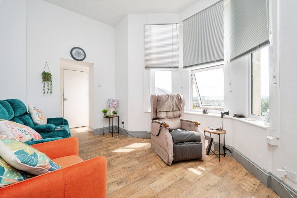 Property photo 2 of 15 Pbox-Img.Jpg