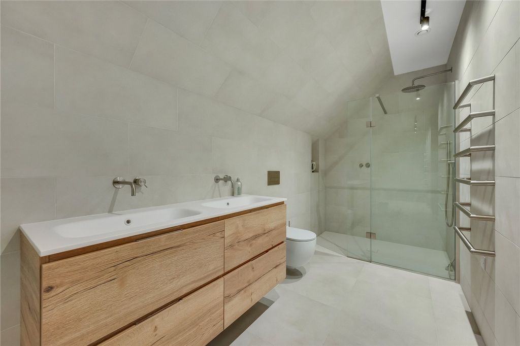 Property photo 3 of 13 Bathroom