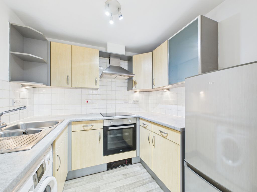 Property photo 2 of 7 Kitchen