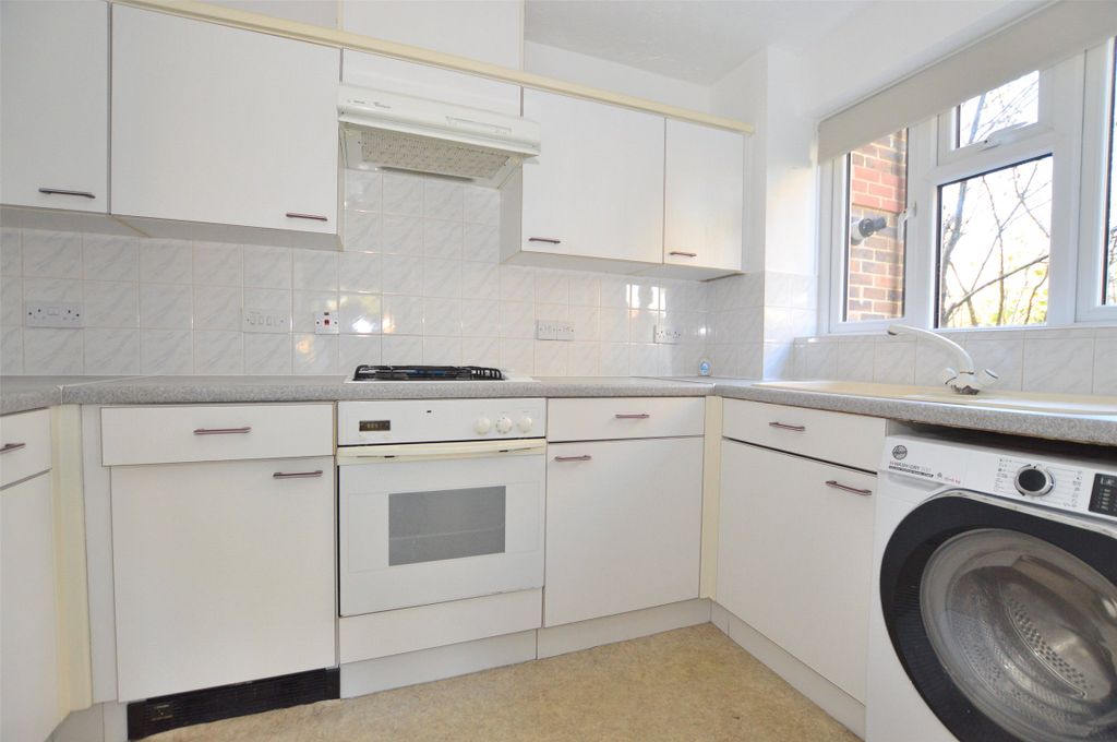 Property photo 2 of 9 Kitchen