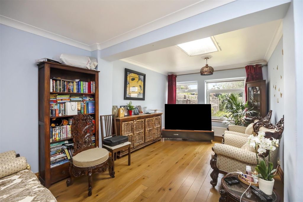 Property photo 2 of 22 Living Room