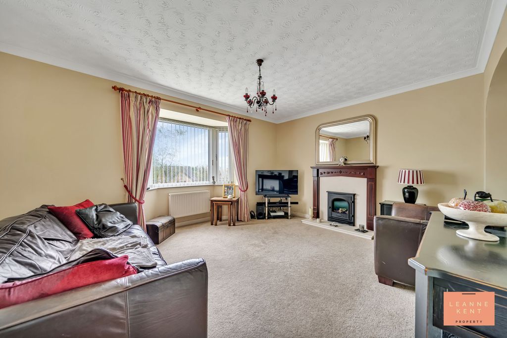 Property photo 3 of 28