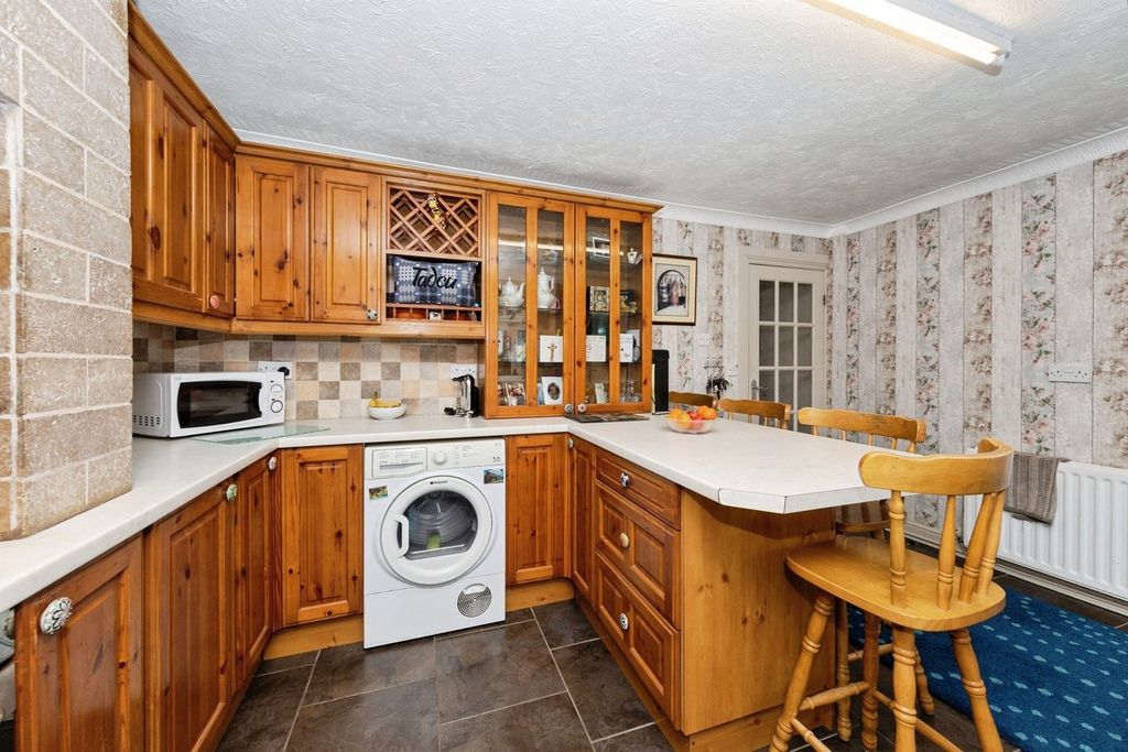Property photo 3 of 16