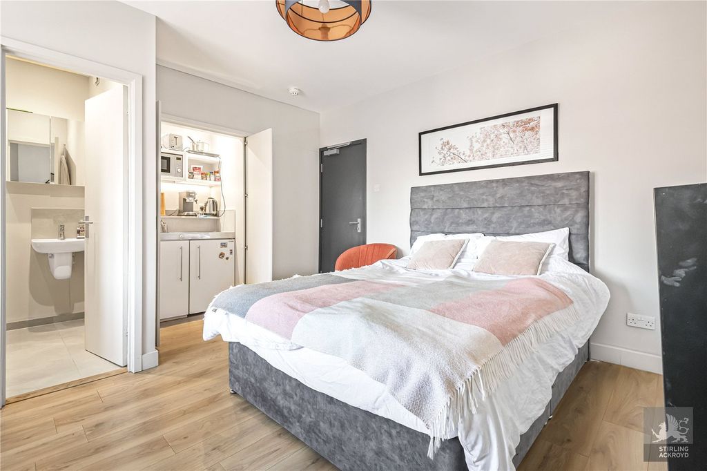 Property photo 2 of 11 Studio