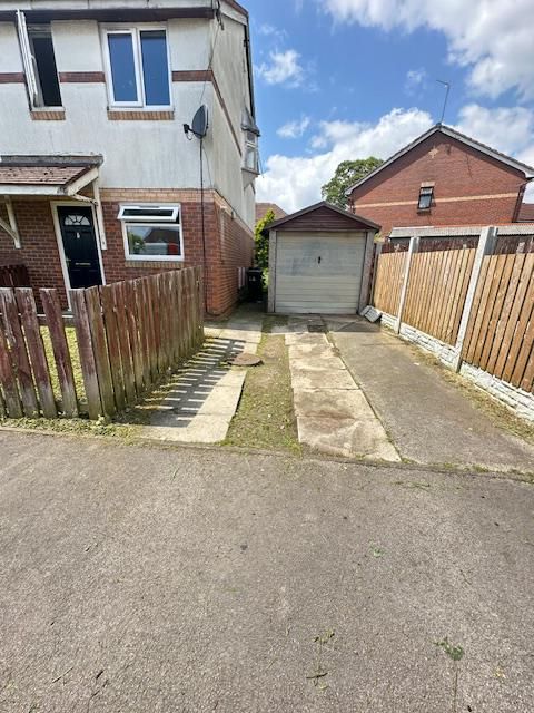 Property photo 3 of 11 Entrance Porch