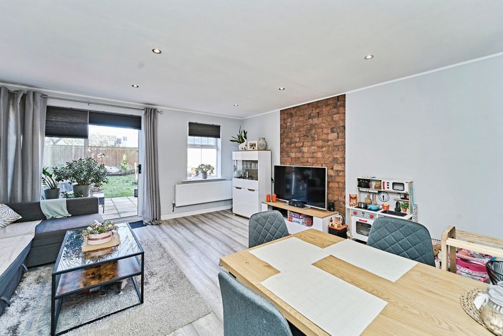 Property photo 3 of 19 Pbox-Img.Jpg