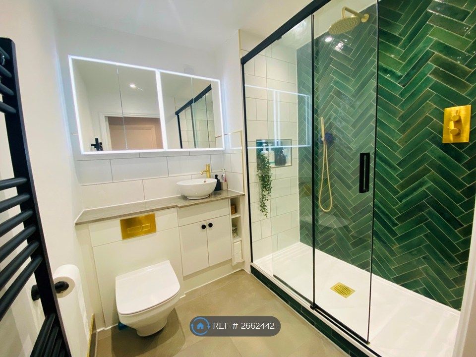 Property photo 3 of 9 Bathroom