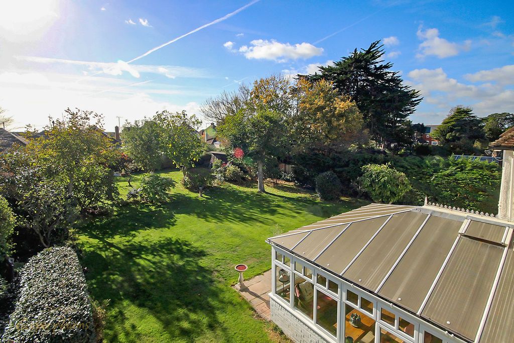 Property photo 3 of 18 Garden