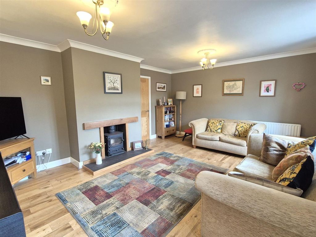 Property photo 3 of 24 Lounge