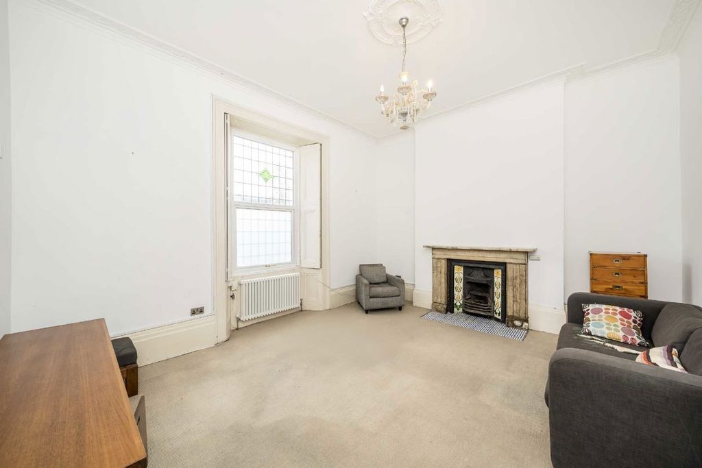 Property photo 2 of 6