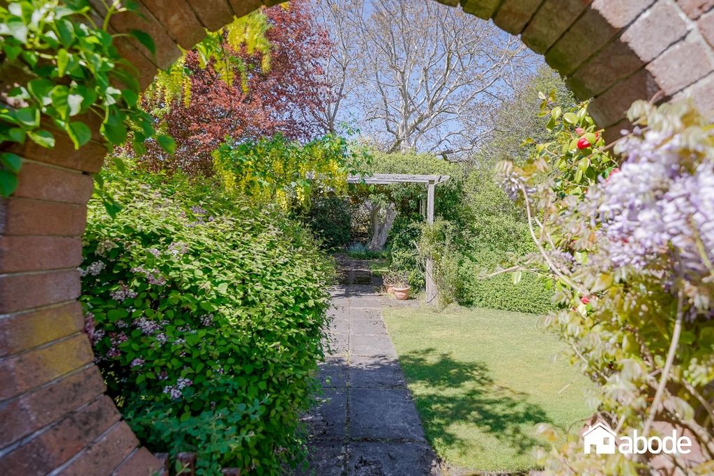 Property photo 2 of 46