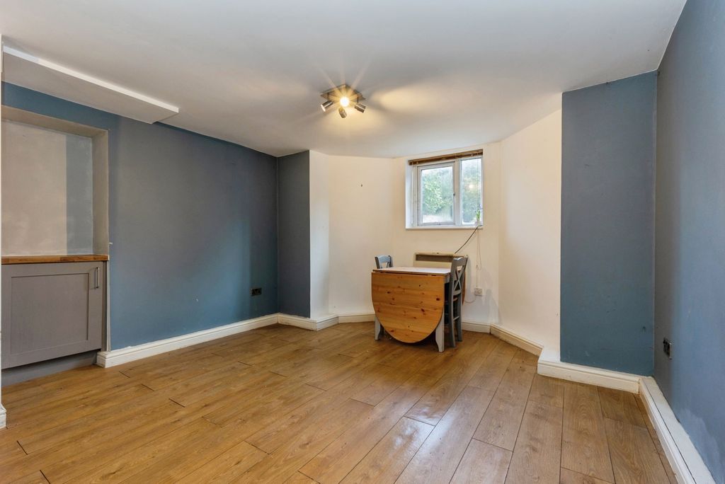 Property photo 2 of 26 Pbox-Img.Jpg