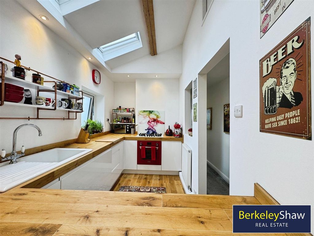 Property photo 2 of 16 Kitchen (2)