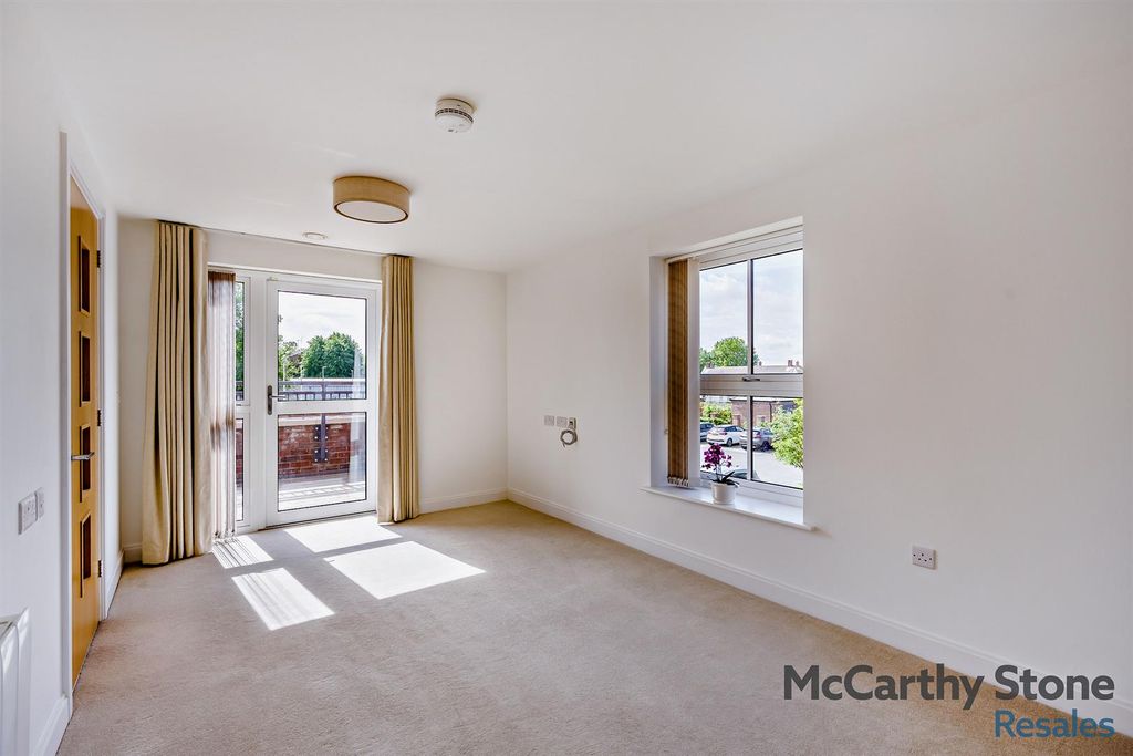 Property photo 3 of 17 8649190-Interior02-800.Jpg