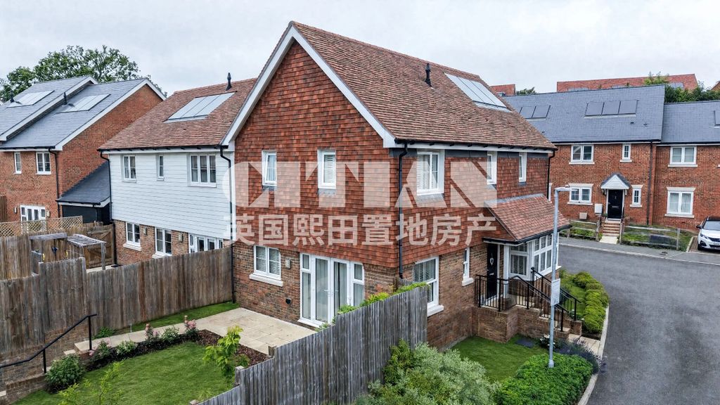 Property photo 2 of 32
