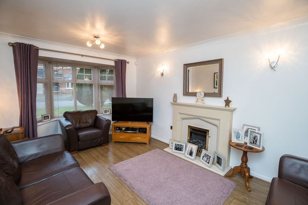 Property photo 3 of 21 Lounge