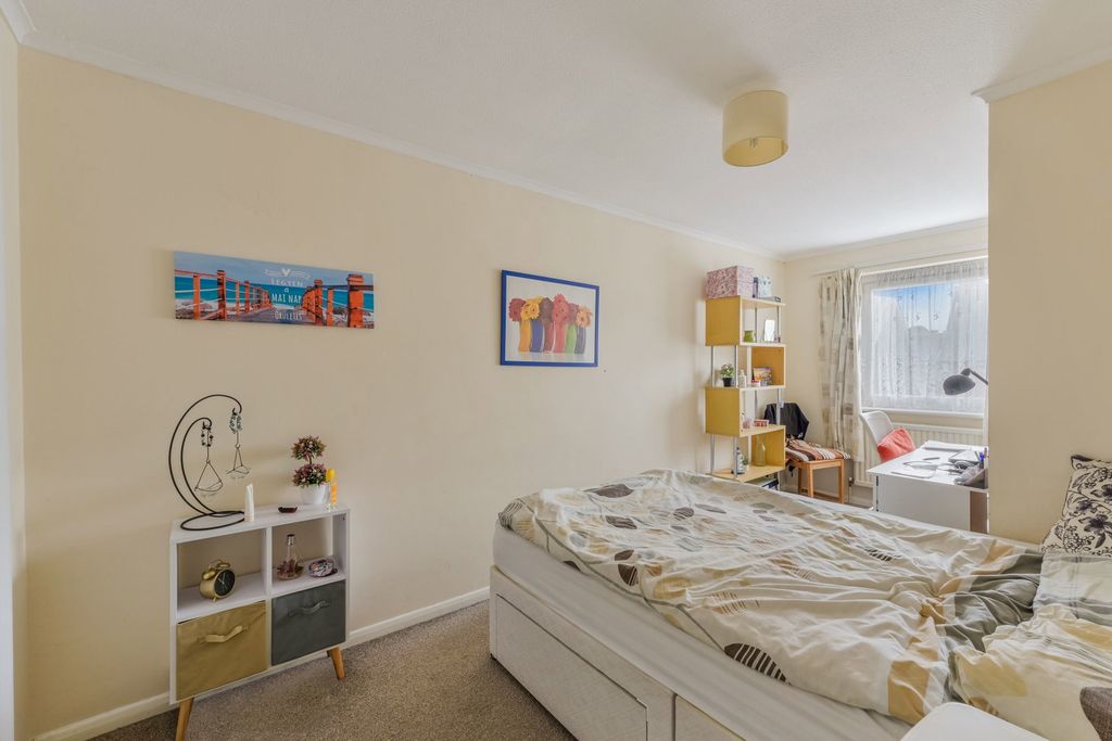 Additional image 10 of 3 bed flat for saleHigh Street, Lingfield RH7