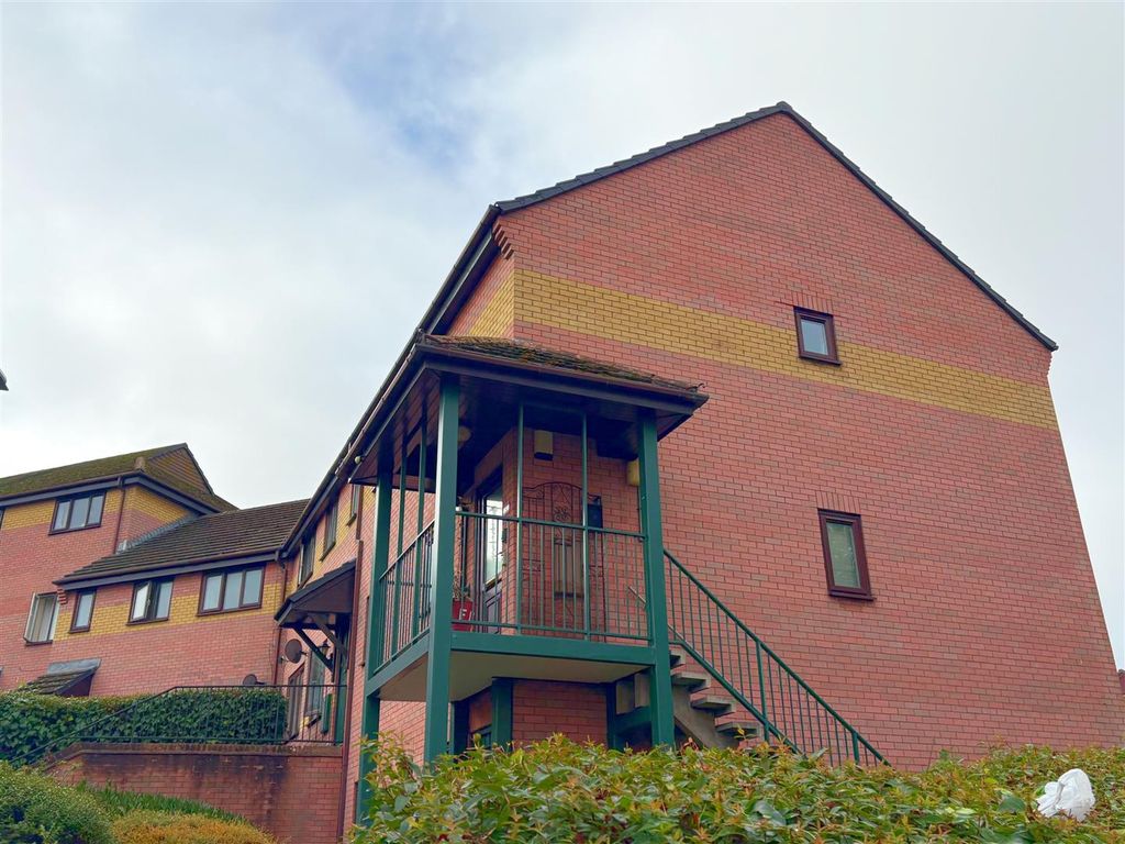Property photo 1 of 13 View Of Flat And Entrance.Jpg