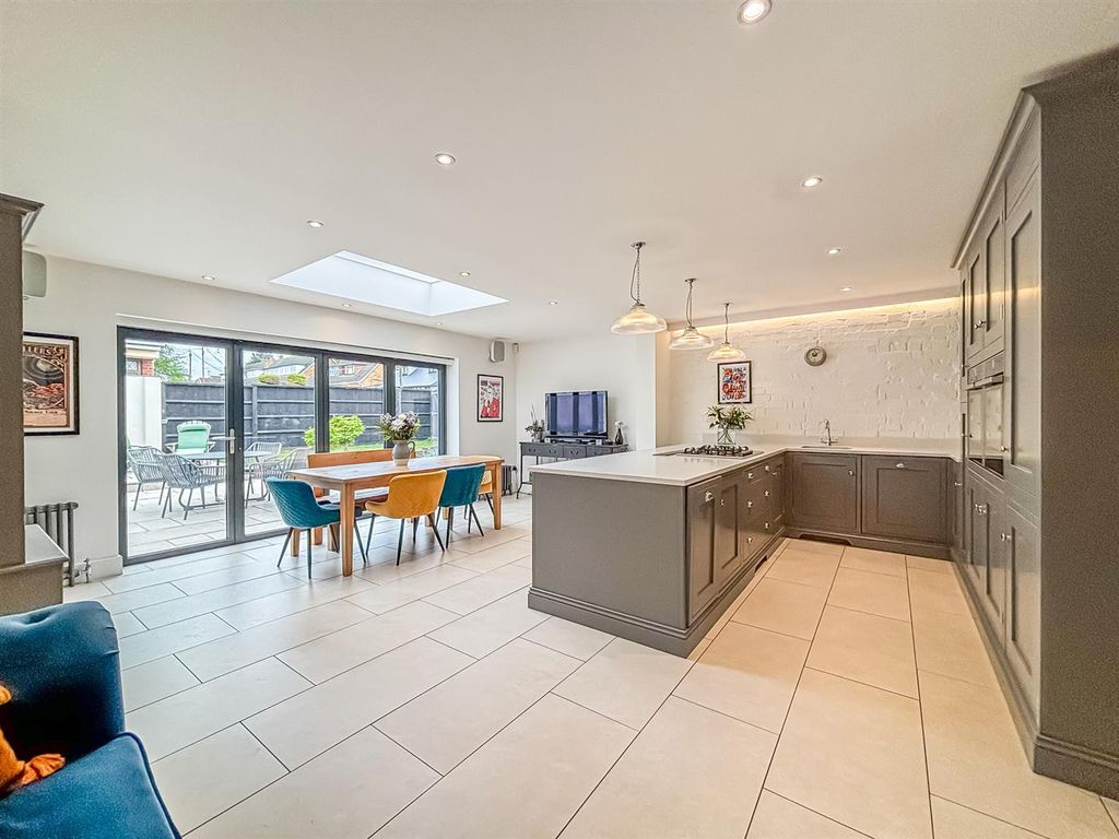 Property photo 3 of 25