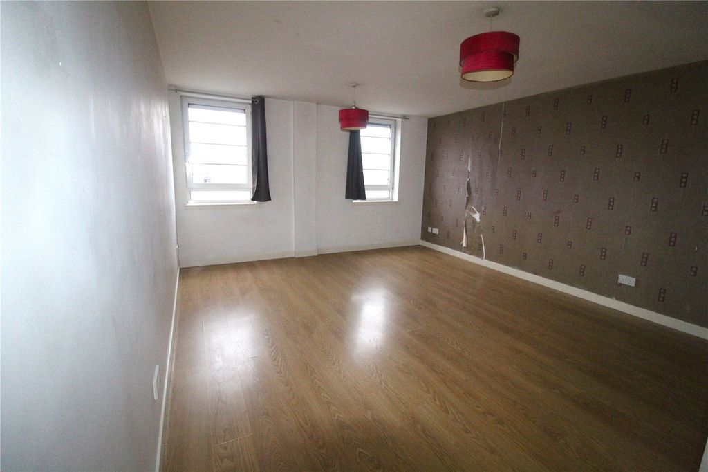 Property photo 2 of 16 Picture No. 11