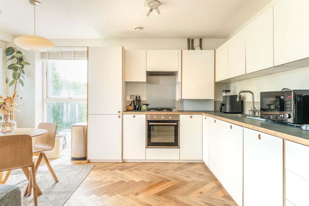 Property photo 3 of 15 Kitchen