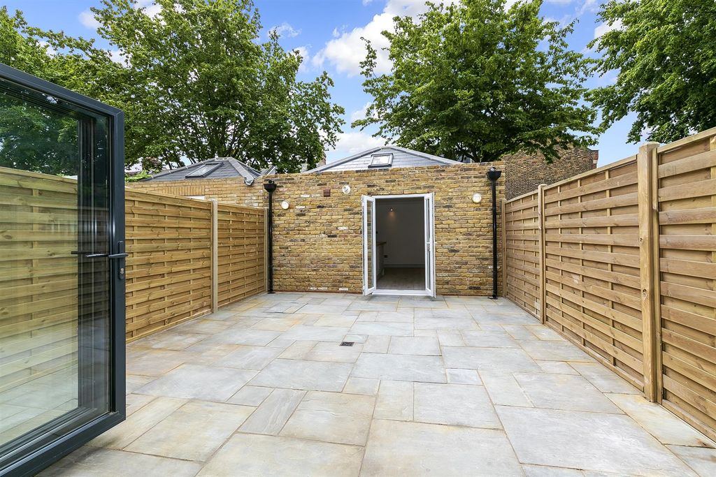 Property photo 2 of 13 Gff, 53 Wilton Avenue-04 - Lr.Jpg