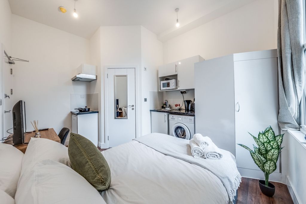 Property photo 1 of 16 Welcome To A Beautifully Designed Double Bedroom F...