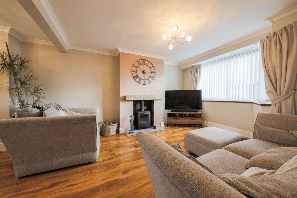 Property photo 3 of 18 Living Room