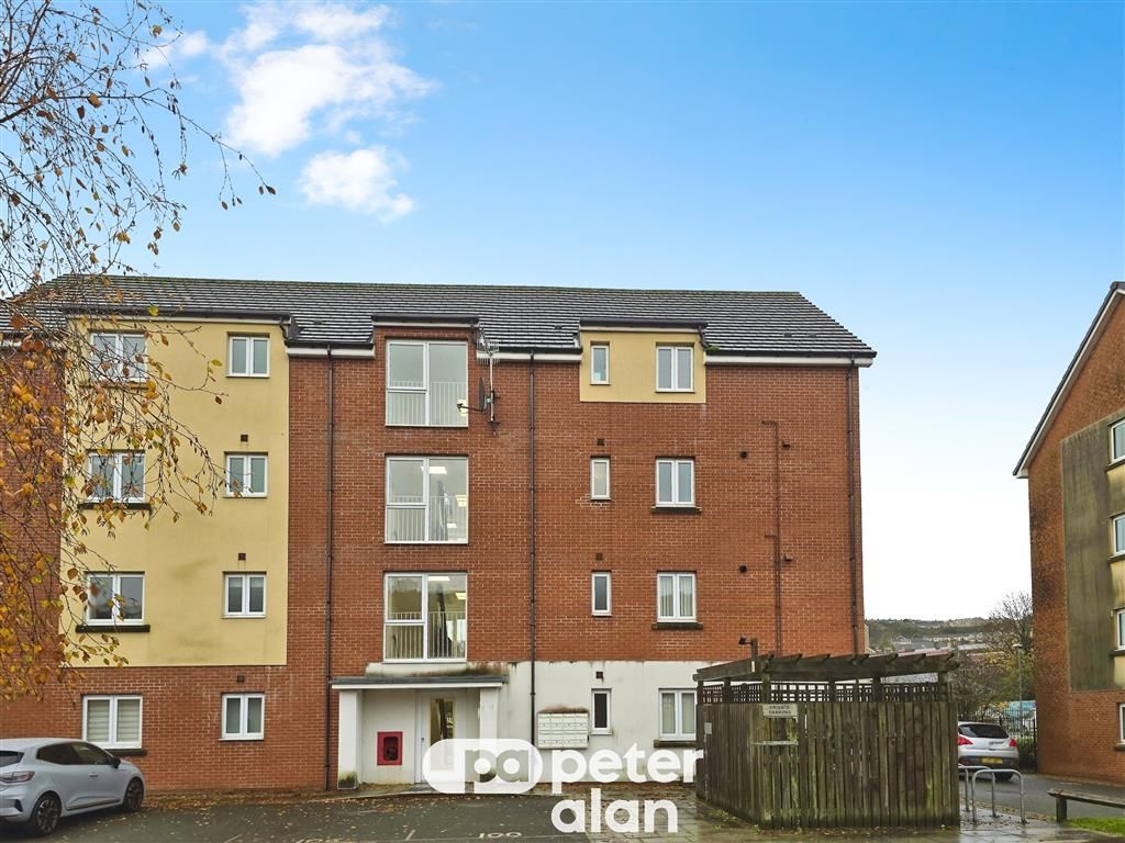 Property photo 1 of 11 Balcony