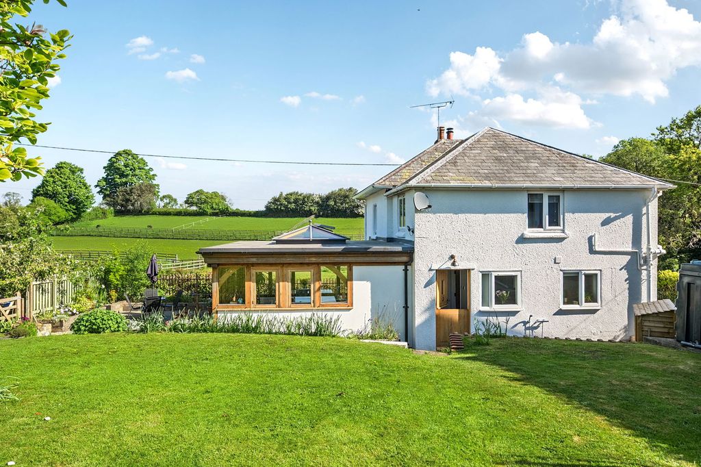 Property photo 2 of 22