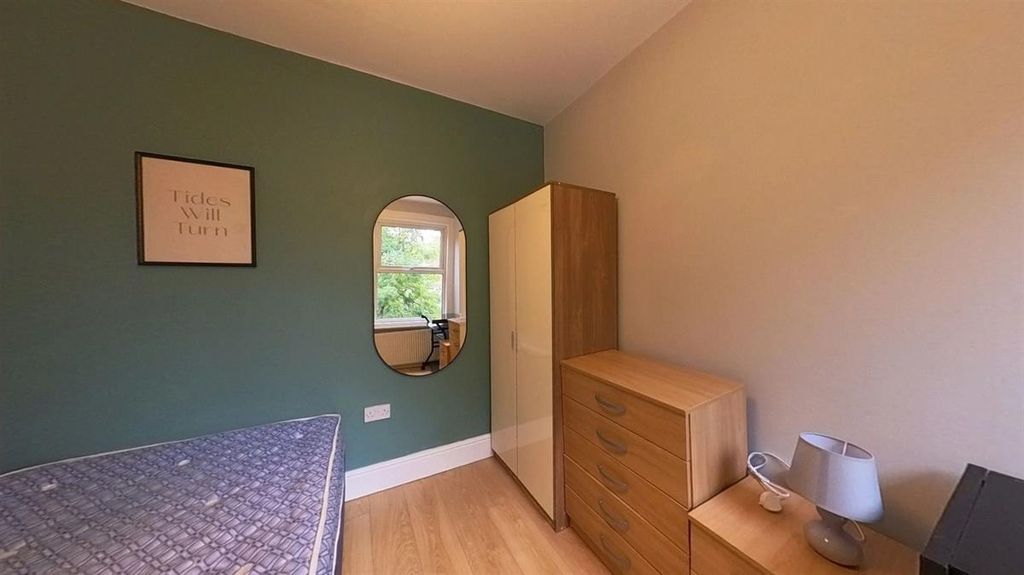 Property photo 3 of 15 Neat Single Bedroom With A Fitted Wardrobe, Chest ...