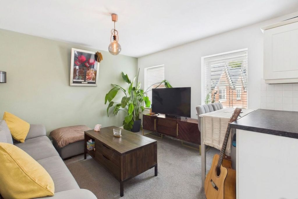 Property photo 2 of 17 Lounge Area