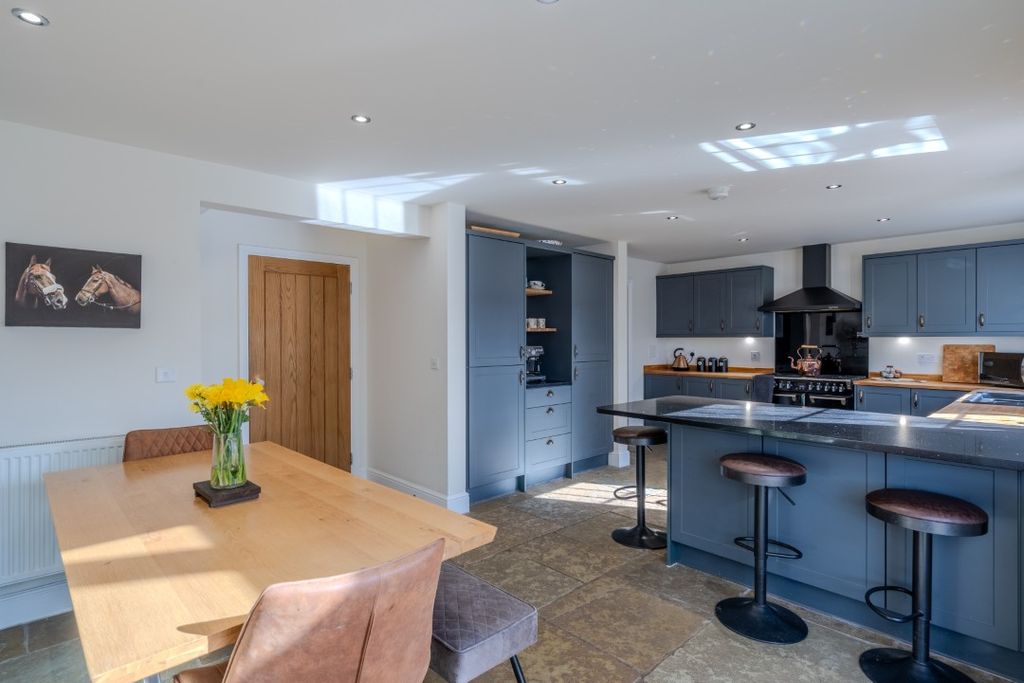 Property photo 3 of 30