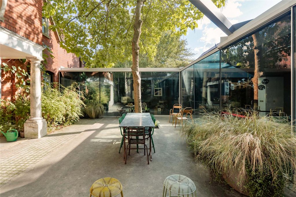 Property photo 1 of 9 Exterior