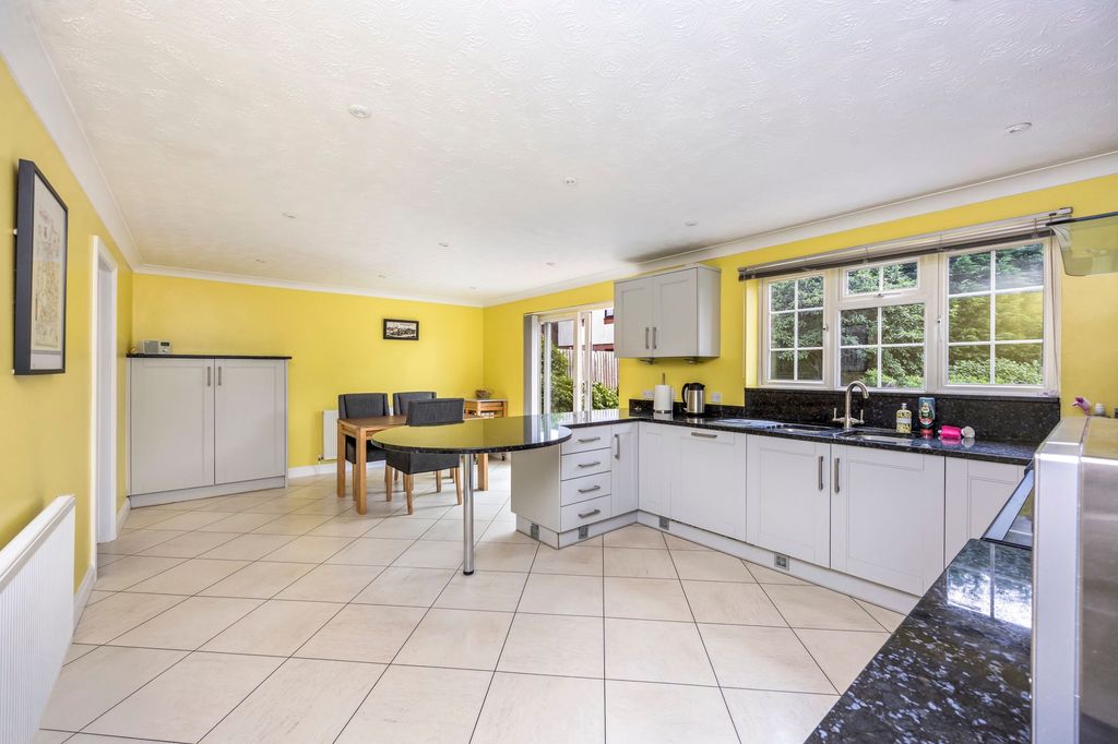 Property photo 2 of 25