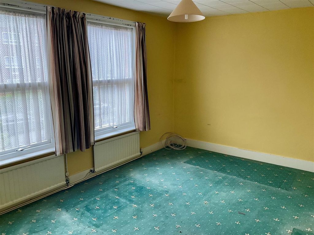Property photo 3 of 7 Bed1.Jpg
