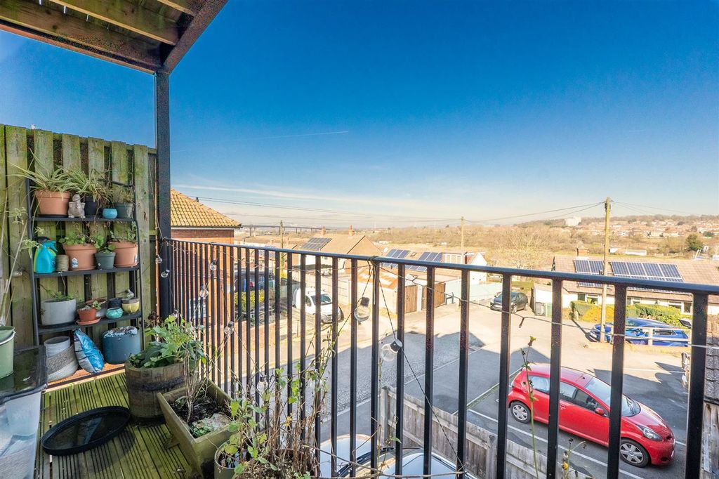 Property photo 3 of 27 7-Railway-Court-Bs20-0Ff-9.Jpg