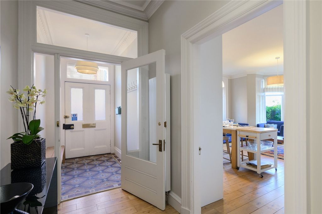 Property photo 3 of 21 Entrance
