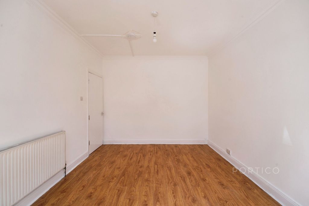 Property photo 3 of 27 Living Room